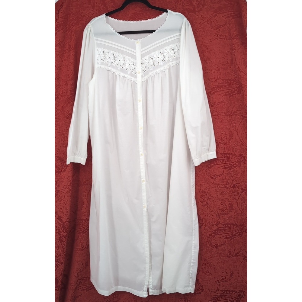 Vintage Embroidered White Nightgown or Robe Romantic Cottagecore Modest